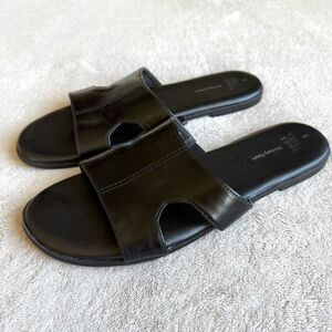 Time and Tru Black Open Toe Slide Sandals